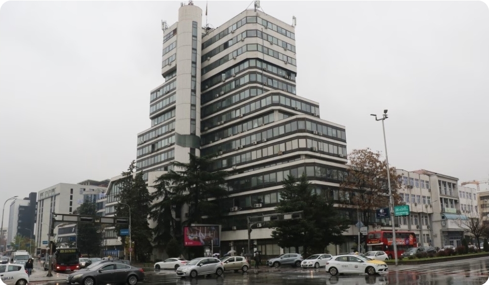 Зградата „Нова Македонија“ повторно доби струја, вработените од утре се враќаат на работа