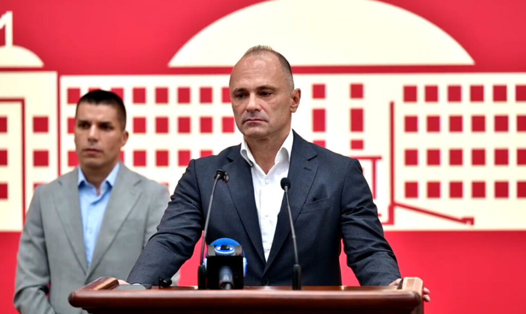 СДСМ: ВМРО-ОКГ призна пад на довербата од 40% па објави дека народот живее добро поради Гета и дека сака да го викаат талог
