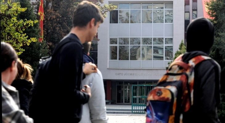 Приведени шест малолетници од Скопје за изнуда на пари