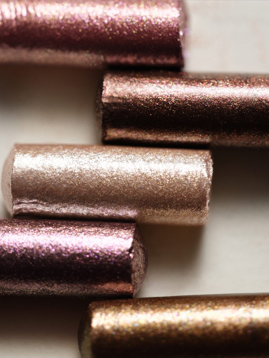 „Eyeshadow sticks“ наместо палети сенки? Ние велиме да!