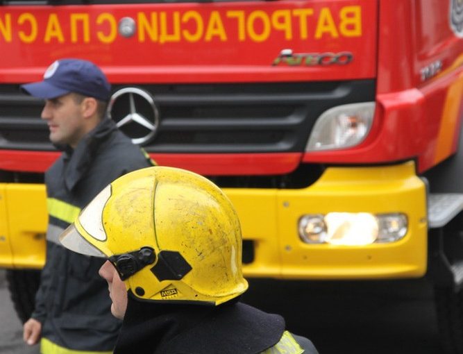 Пожар во штала во Зелениково, имало 400 бали детелина и жито