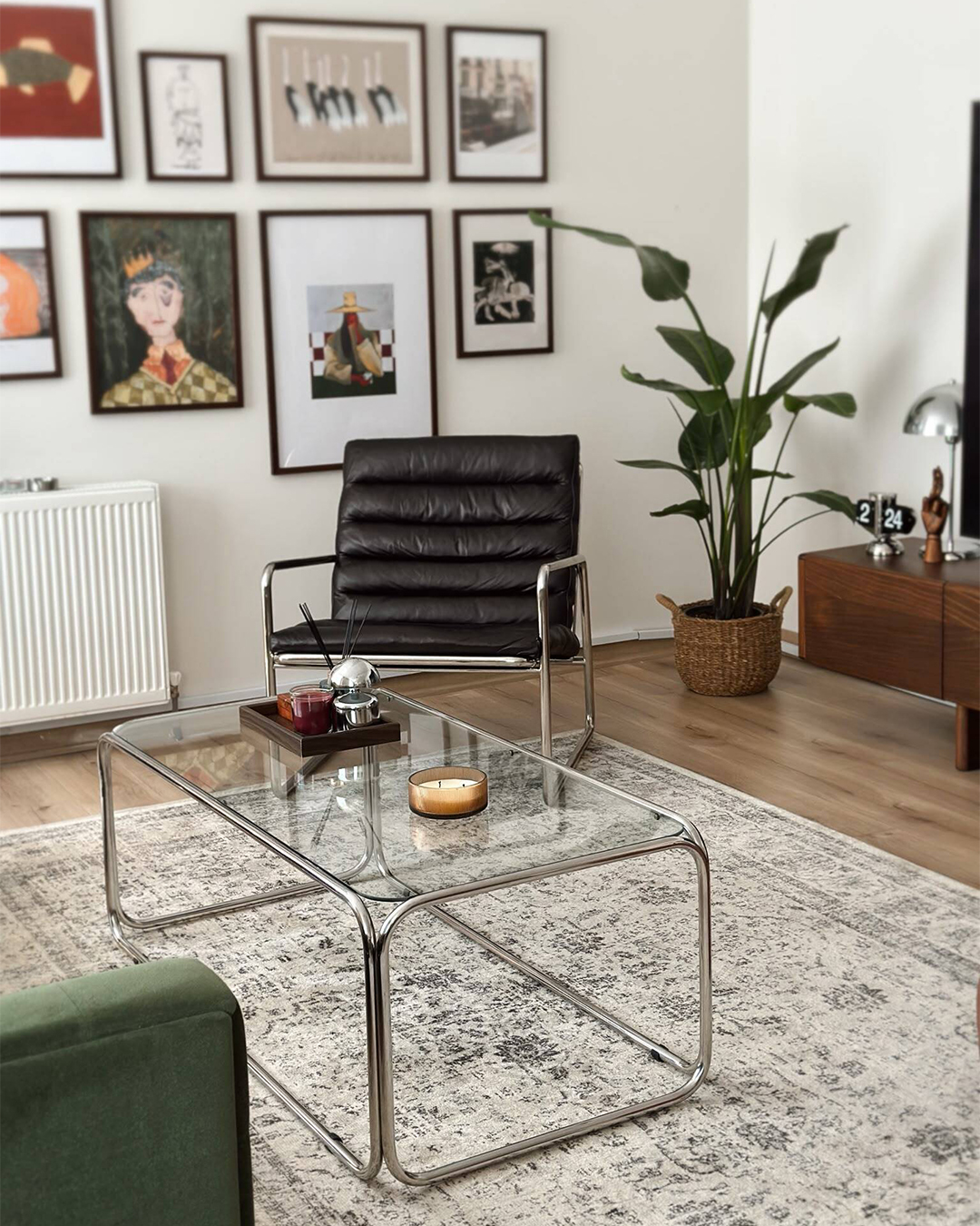 Кожната фотелја од Zara Home изгледа како дизајнерска класика што би ја посакале во секој дом