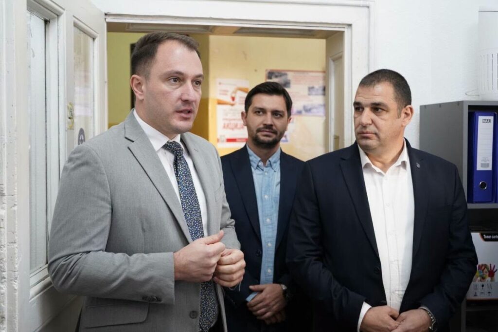 Андоновски: Нашата цел е електронските услуги да стигнат до секој граѓанин