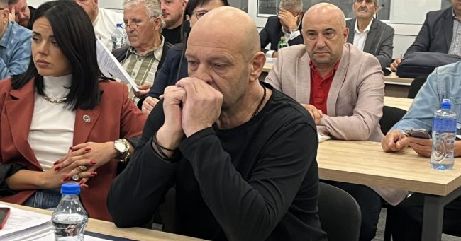 ВЕШТАКОТ НА ОДБРАНАТА ТВРДИ ДЕКА ВО „ПУЛС“ СЕ ИЗВЕДУВАЛЕ САМО ЛЕСНИ ЗАНАЕТЧИСКИ РАБОТИ, РОДИТЕЛИТЕ НА ЗАГИНАТИТЕ ОТСТРАНЕТИ ОД СУДНИЦАТА ПО СООЧУВАЊЕ СО ОБВИНЕТИОТ ЈОВАНОВ