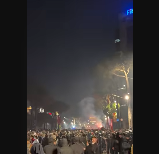 (ВИДЕО) Албанија „во пламен“