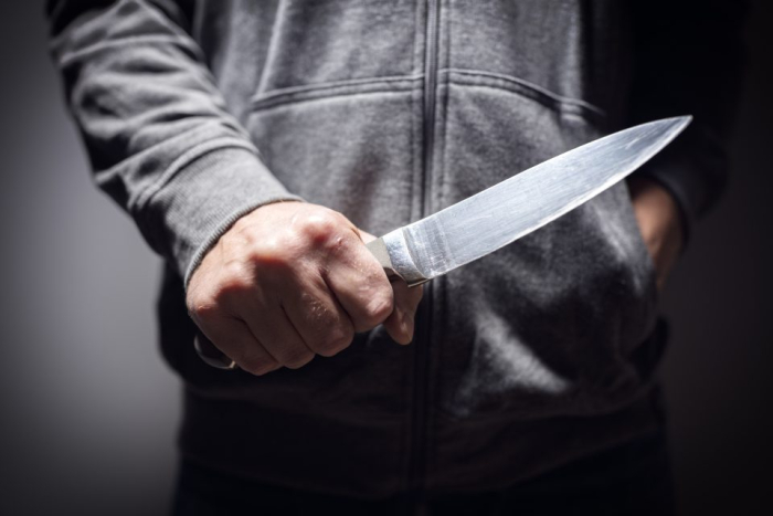 Татко во кривопаланечко си го нападнал малолетнит син со остар предмет