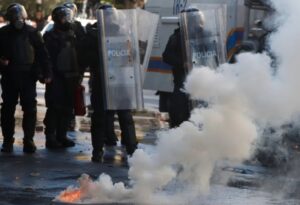 Рама вети зголемување на платите и награди за полицајците на „првата линија“