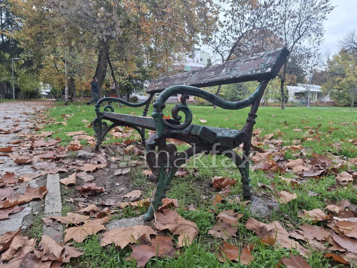 Утре, променливо облачно со услови за повремен локален дожд