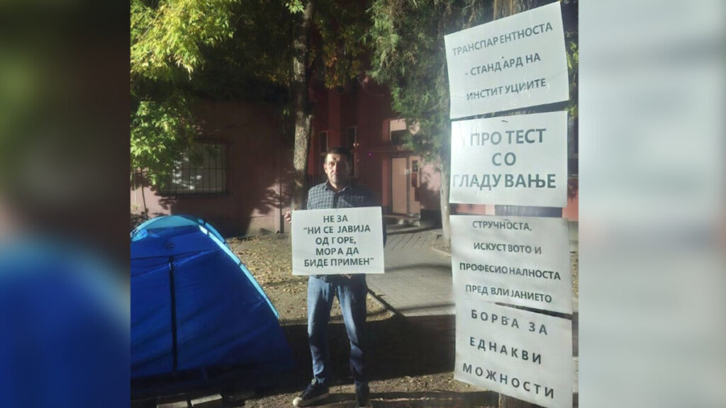 „Си одам со нарушено здравје, но горд на себе“: Докторот Василевски го заврши шестдневниот протест со гладување пред Деканатот на Медицинскиот факултет