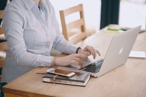 ЕУ започна истрага против платформата за букинг за измама и лажни реклами