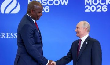 СРЕДБА НА ЛИДЕРИТЕ ВО МОСКВА: Путин му беше домаќин на мозамбичкиот претседател Чапо висок 204 сантиметри
