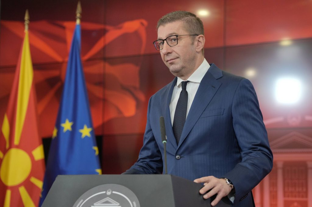 Имам што да одговорам, но не заслужуваат внимание – вели Мицкоски за изјавите на Демерџиев и Радуков