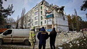 (ВИДЕО) Нов бран разорни напади врз Украина: Најмалку осум загинати, погодени се и трговски центри