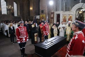 Светските медиуми со ограда: Нема потврда дека коските што денеска стигнаа во Софија се останки на цар Самуил