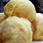 Како правилно да направите кисела зелка дома: Постапка за крцкава и вкусна зимница