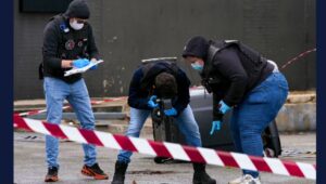 Осум куршуми завршија во 12 годишно девојче – терористот уби случаен минувач, четворица се ранети