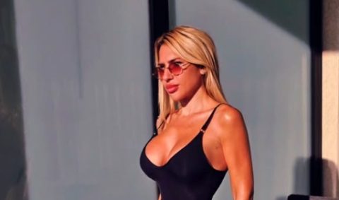 Јована Јеремиќ позираше во црно бикини и ги покажа облините: „Бомба“ – партнерот веднаш ѝ остави срце