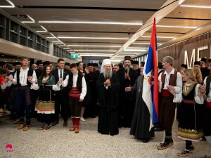 Патријарх Порфириј пристигна во Мелбурн: Српската дијаспора го пречека својот духовен поглавар