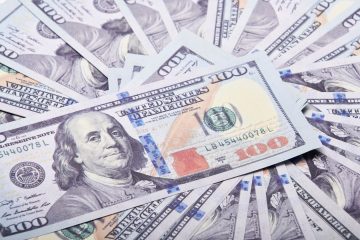 ДОЛАРОТ ЗАСИЛЕНО СЕ ИЗДИГНУВА: Европската валута на најниско ниво во изминатите 16 месеци