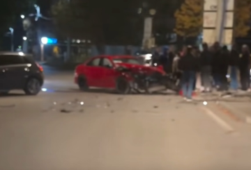 (ВИДЕО) Тешка сообраќајка во Чаир: Се судрија „голф“ и „ауди“, има повредени