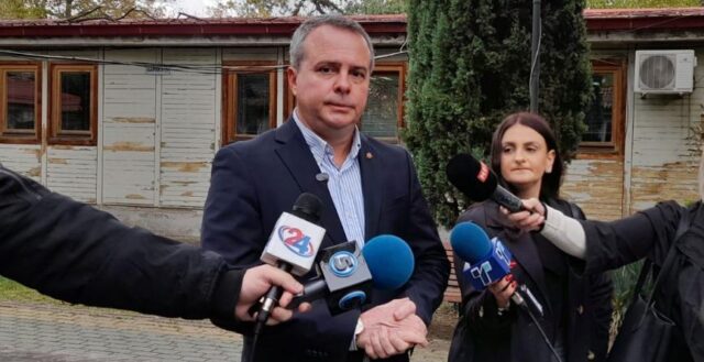 Едно од решенијата за проблемот со паркирањето во Центар е Скопје конечно да добие јавен превоз, вели Герасимовски