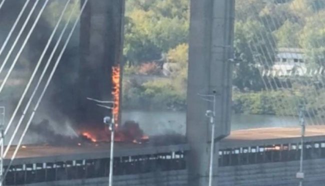 РУСКИ ДРОНОВИ ПРВПАТ ПОГОДИЈА ЕДЕН ОД ГЛАВНИТЕ МОСТОВИ ВО КИЕВ