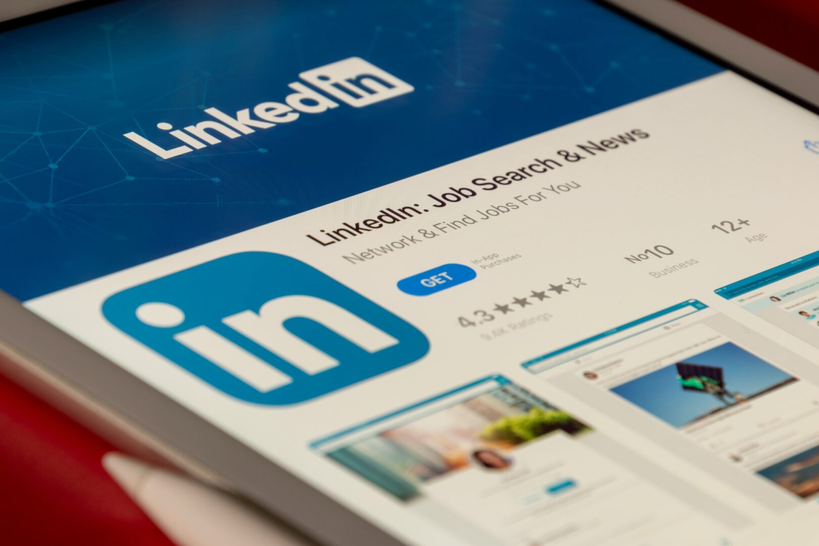 LinkedIn воведува нови мерки: Застанува на пат на лажните профили и биографии