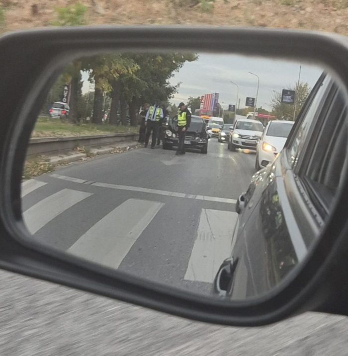 ФОТО: Сообраќајка на влезот во Скопје