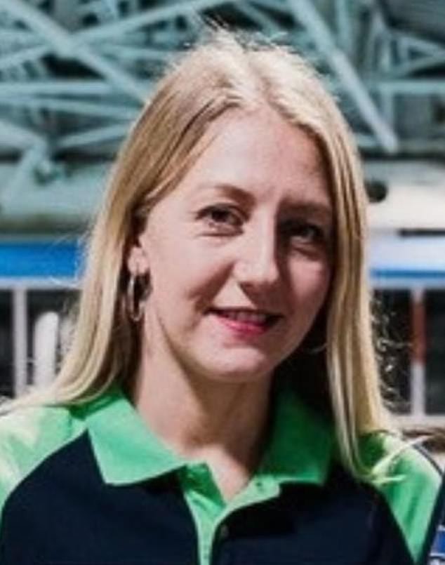 Учителка беше прогласена за виновна за заведување ученик откако го одвела дома и му ги покажала своите играчки за возрасни