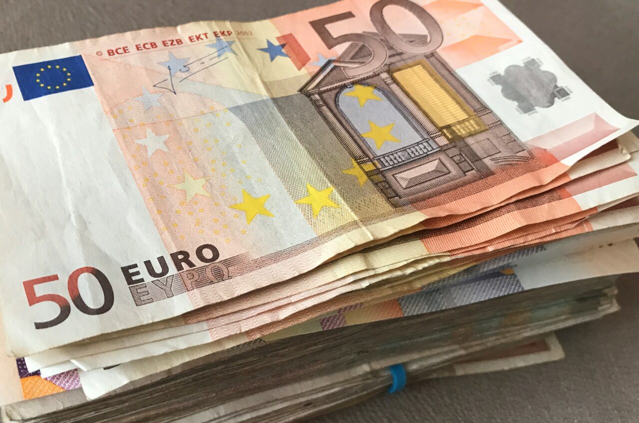 РЕБАЛАНСОТ СКРАТИ НАД 60 МИЛИОНИ ЕВРА ОД ДВЕ ОБЛАСТИ: Помалку пари за пречистителната станица и за набавка на гас