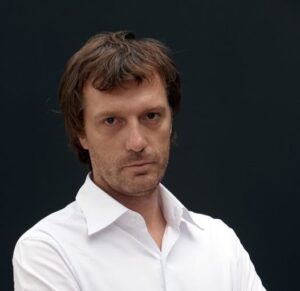 Денес роденден слави Дејан Лилиќ – еден од нашите најпрепознатливи актери со богата театарска и филмска кариера