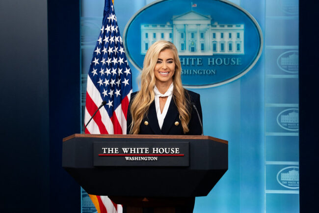 НОВАТА ПОРТПАРОЛКА НА ТРАМП КЕЈТИ ЗАКАРИЈА ДОБИ ОТКАЗ ПО ПОМАЛКУ ОД ЕДНА НЕДЕЛА НА ФУНКЦИЈАТА