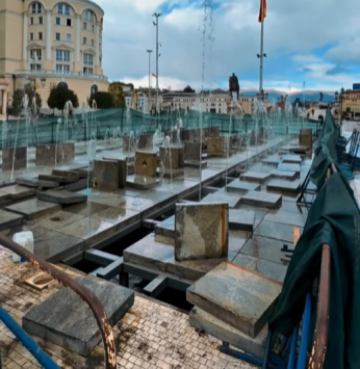 Плоштадот „Македонија“ се чисти, подната фонтана се враќа во функција