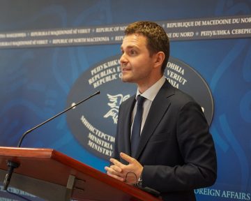 Муцунски официјално побарал средба со Петрова-Чамова следната недела во Софија