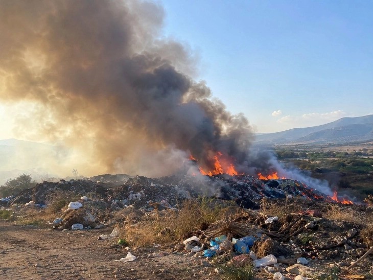 Гори депонијата во село Еднокуќево, Општина Босилово, чадот се чувствува и во околината на Струмица
