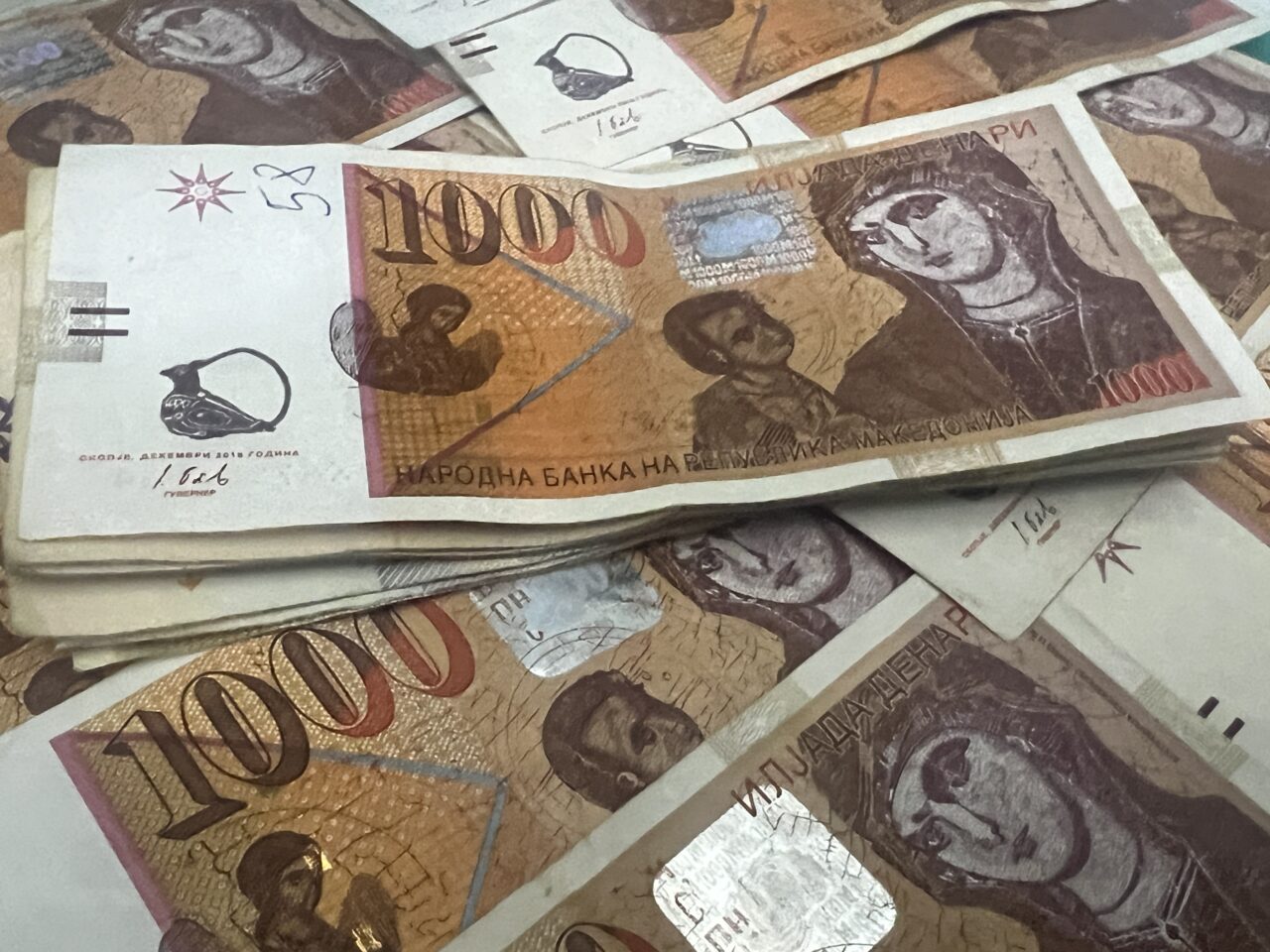 СКЕНИРАЧИТЕ НА СМЕТКИ СО СРЕЌНА ВЕСТ, СЛЕДУВА ИСПЛАТА НА МОЈ ДДВ – Еве кога парите треба да легнат на сметките на граѓаните