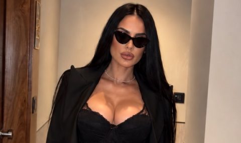 Инди Арадиновиќ во смел фустан: Длабокото деколте го привлече целото внимание