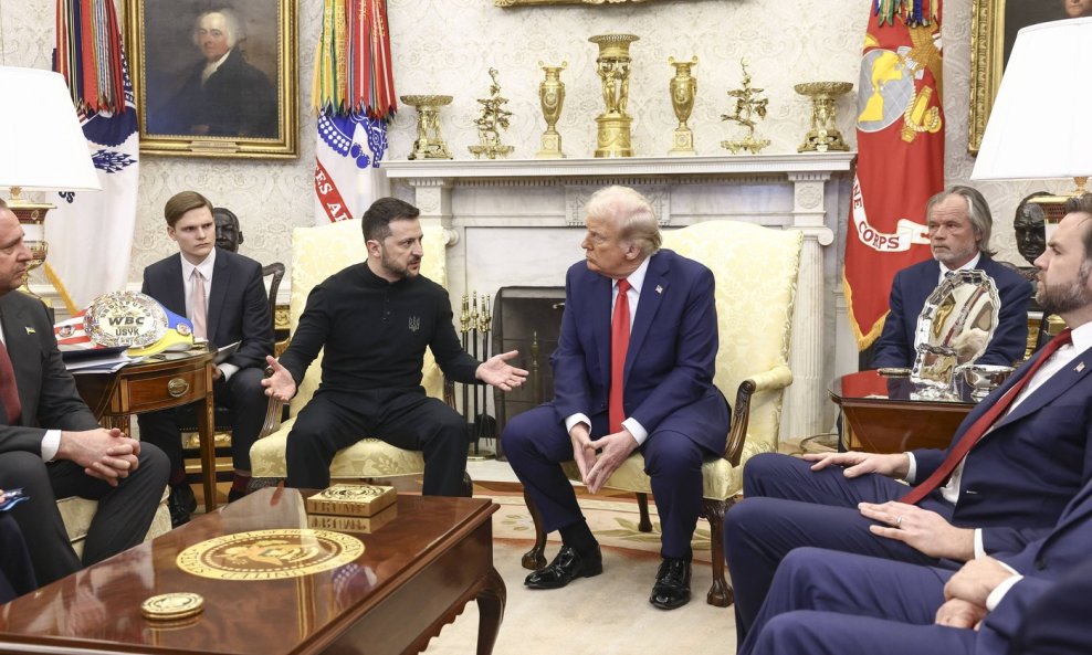 Трамп остро го нападна Зеленски: Не, не сум негов голем љубител, ја уништија таа земја