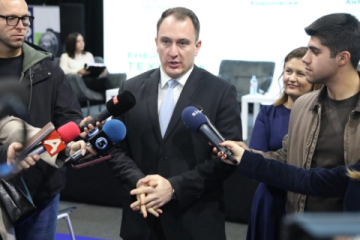 ПО ЗАКОНСКИТЕ ИЗМЕНИ И ТЕХНИЧКАТА ПОДГОТОВКА: МВР ќе ги прифаќа дигиталните документи за најмалку една година, најави Андоновски