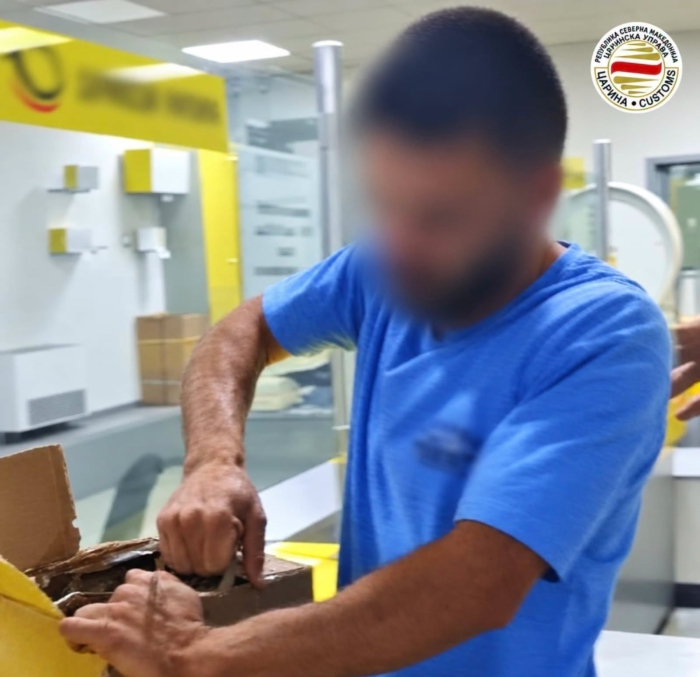 Нарачал 700 грама хашиш од Шпанија да му стигне по пошта во Тетово, го чекале да ја подигне па го уапсиле