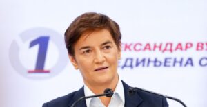 Брнабиќ ги осуди пораките за родителите на Вучиќ: Кукавици и садисти, вие сте срамот на Србија!