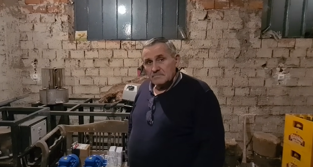 (ВИДЕО) Хрват грее куќа од 200 квадратни метри за 15 евра