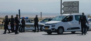 Најмалку седум загинати во вооружен напад по погреб пред православен храм во Јордан (Вознемирувачко видео)