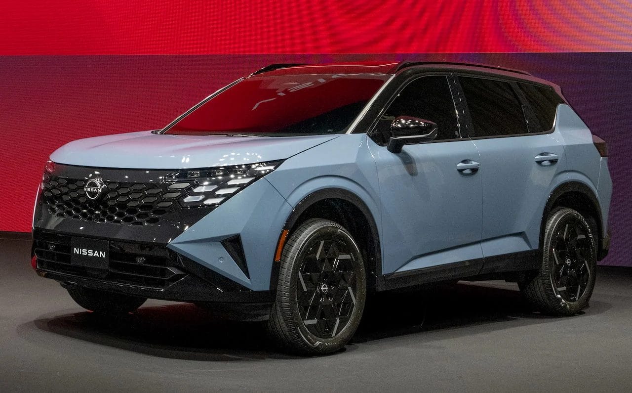 Новиот „X-Trail“ изгледа поагресивно, а под хаубата крие голема новина