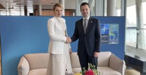 Муцунски и Петрова ќе се сретнат в четврток во Софија