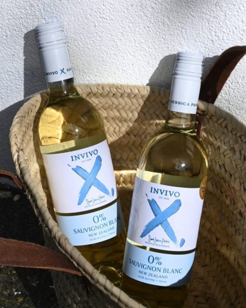 Сара Џесика Паркер има ново вино: Нејзиниот Sauvignon Blanc сега доаѓа и без алкохол