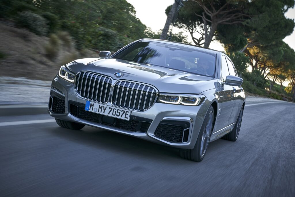 BMW повлекува дел од Серија 3, 5 и 7 – ризик од пожар постои и кога автомобилот е изгасен