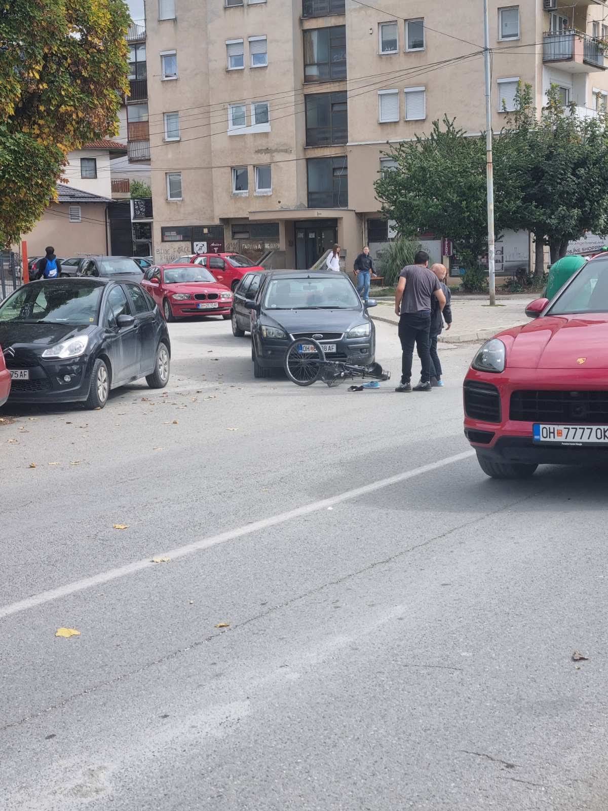 Сообраќајна несреќа на „Туристичка“ во Охрид- судир на автомобил и велосипед