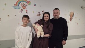 По 93 дена борба, малиот Дамјан конечно си оди дома: Роден со само 920 грама, денес е вистински победник
