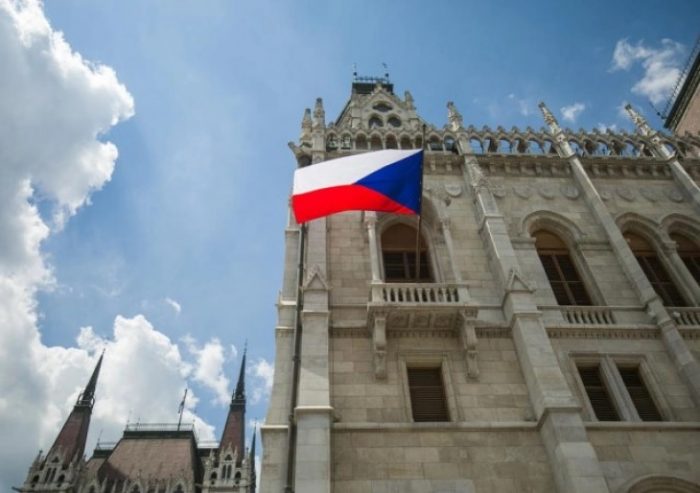 Протести во Чешка поради промени во финансирањето на медиумите, демонстранти се обидоа да влезат во Парламентот